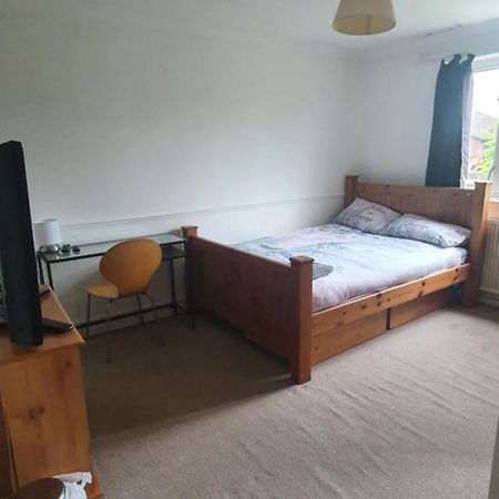 Spacious And Serene Stay Near Milton Keynes Centre Willen Δωμάτιο φωτογραφία