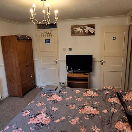 Spacious And Serene Stay Near Milton Keynes Centre Willen Δωμάτιο φωτογραφία
