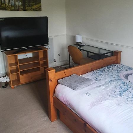 Spacious And Serene Stay Near Milton Keynes Centre Willen Δωμάτιο φωτογραφία