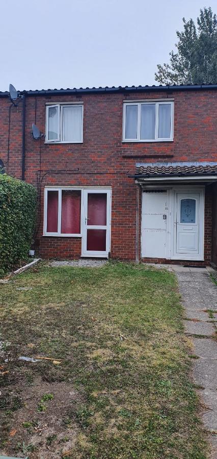 Spacious And Serene Stay Near Milton Keynes Centre Willen Εξωτερικό φωτογραφία