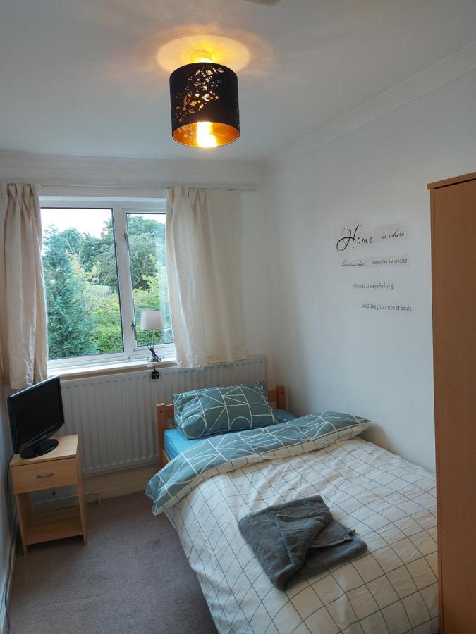 Spacious And Serene Stay Near Milton Keynes Centre Willen Εξωτερικό φωτογραφία