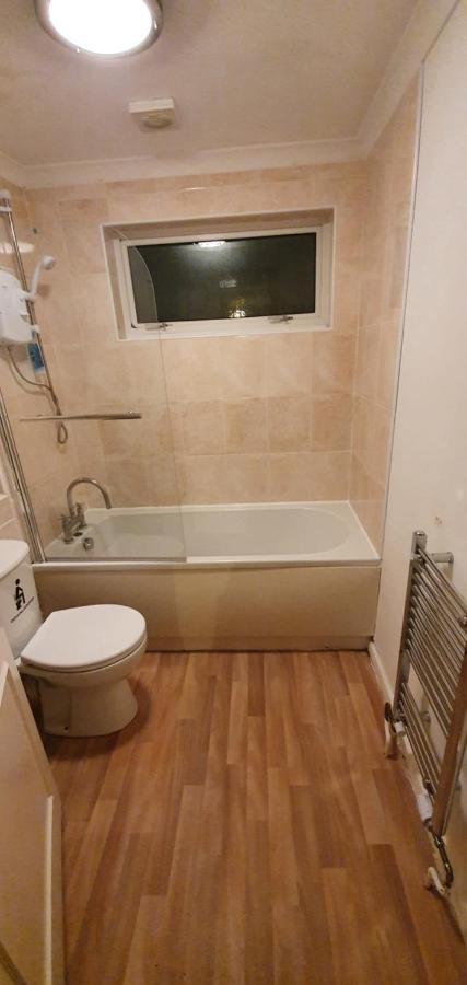 Spacious And Serene Stay Near Milton Keynes Centre Willen Εξωτερικό φωτογραφία