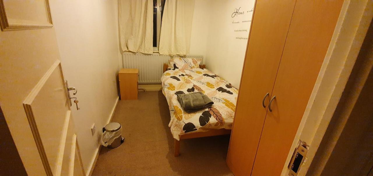 Spacious And Serene Stay Near Milton Keynes Centre Willen Εξωτερικό φωτογραφία