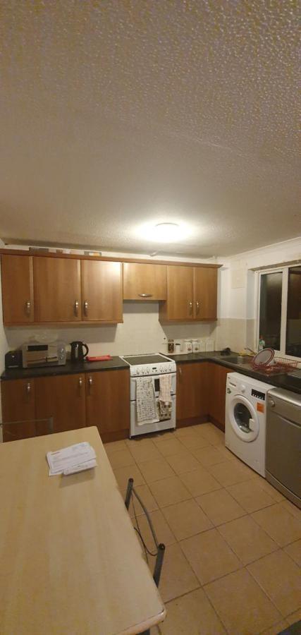 Spacious And Serene Stay Near Milton Keynes Centre Willen Εξωτερικό φωτογραφία